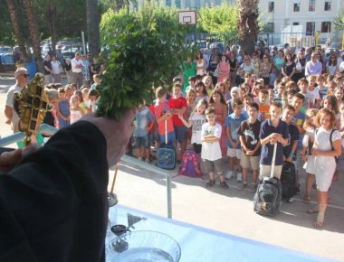 Ετοιμοι για το πρώτο κουδούνι της χρονιάς όλοι οι μαθητές της χώρας